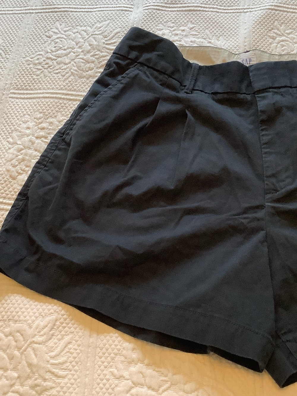 GAP Black High-Rise Pleated Women's Shorts - Picture 4 of 12